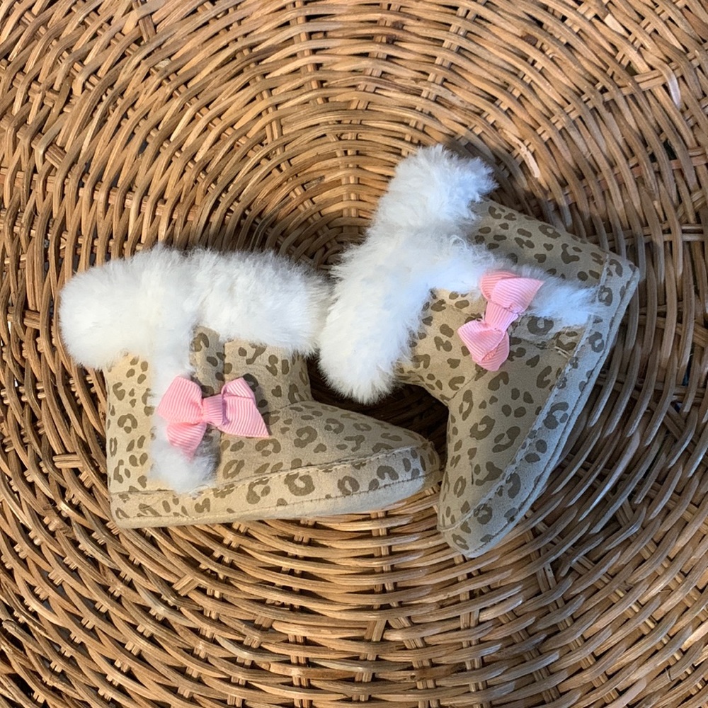 Baby girl faux Uggs